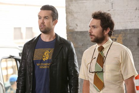 Rob McElhenney, Charlie Day - It's Always Sunny in Philadelphia - Mac zabije svého otce - Z filmu