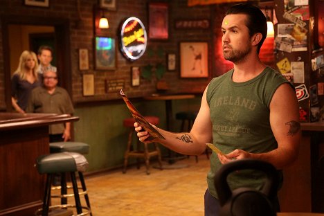 Rob McElhenney - It's Always Sunny in Philadelphia - Ass Kickers United: Mac and Charlie Join a Cult - Z filmu