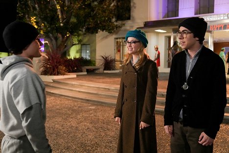 Sean Giambrone, Sadie Stanley, Augie Isaac - The Goldbergs - The Hunt for the Great Albino Pumpkin - Photos
