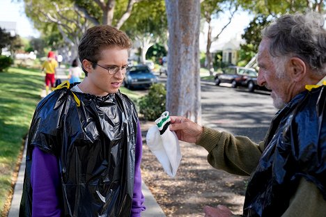 Sean Giambrone, Judd Hirsch - Die Goldbergs - Die Suche nach dem großen weißen Kürbis - Filmfotos