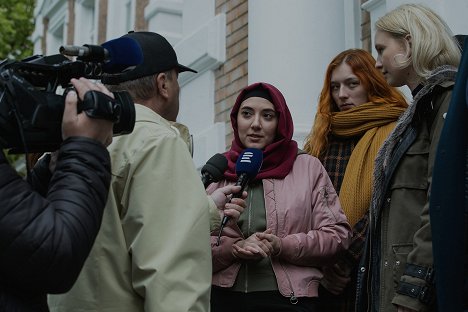 Daniela Hirsh, Anita Mihalová - Ochránce - Hidžáb - Film