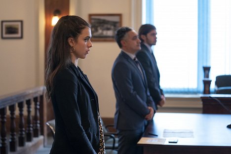 Margaret Qualley, Alessandro Juliani, Nick Robinson - Služka - Poníci - Z filmu