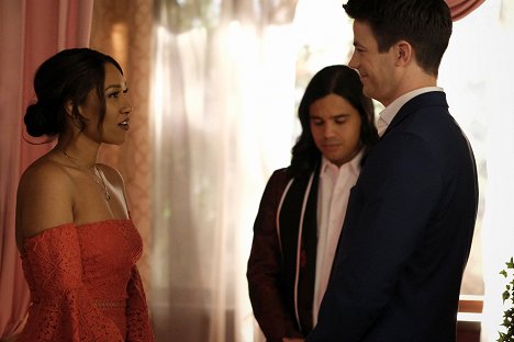 Candice Patton, Carlos Valdes, Grant Gustin - The Flash - Heart of the Matter, Part 2 - Photos