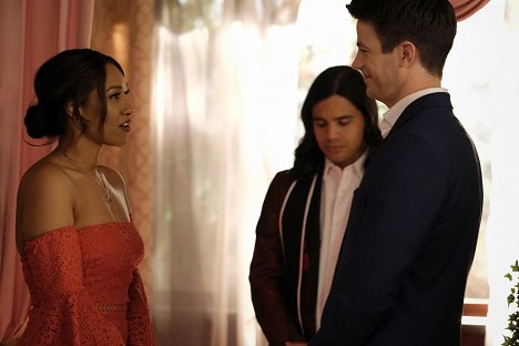 Candice Patton, Carlos Valdes, Grant Gustin - The Flash - Der Feind meines Feindes - Filmfotos