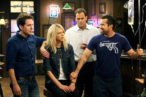 Glenn Howerton, Kaitlin Olson, Andy Buckley, Rob McElhenney - Felhőtlen Philadelphia - Chardee MacDennis 2: Electric Boogaloo - Filmfotók