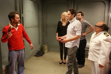 Charlie Day, Kaitlin Olson, Glenn Howerton, Rob McElhenney, Danny DeVito - It's Always Sunny in Philadelphia - The Gang Goes to Hell: Part Two - Photos