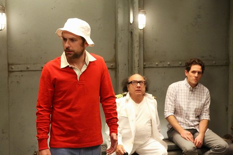 Charlie Day, Danny DeVito, Glenn Howerton - It's Always Sunny in Philadelphia - The Gang Goes to Hell: Part Two - Photos
