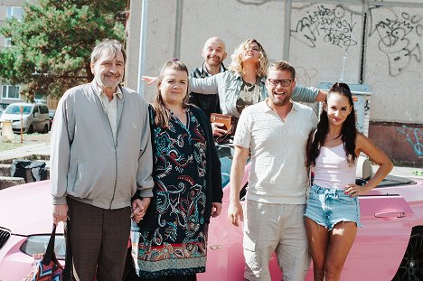 Ondřej Pavelka, Lucie Polišenská, Hynek Čermák, Jitka Čvančarová, Jakub Prachař, Sandra Nováková - Hádkovi - Z natáčení