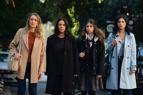 Pınar Çağlar Gençtürk, Zeyno Eracar, Zeynep Atılgan, Esma Yeşim Gül - Yargı - Episode 7 - Kuvat elokuvasta