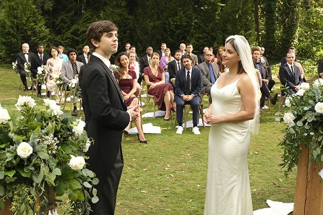 Freddie Highmore, Christina Chang, Noah Galvin, Paige Spara - The Good Doctor - New Beginnings - Photos