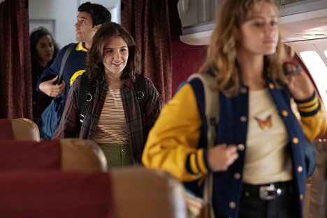 Steven Krueger, Sophie Nélisse, Ella Purnell - Yellowjackets - Pilot - Photos