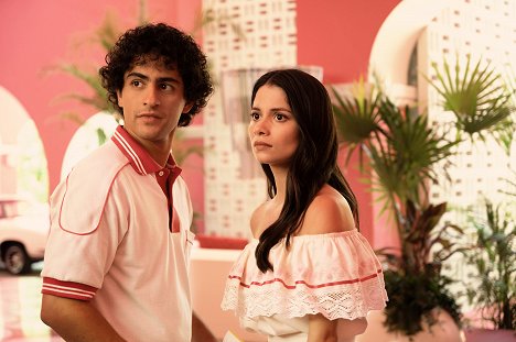 Enrique Arrizon, Camila Perez - Acapulco - Jessieho přítelkyně - Z filmu