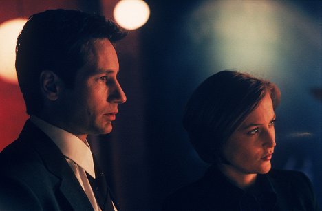 David Duchovny, Gillian Anderson - The X-Files - The Amazing Maleeni - Photos