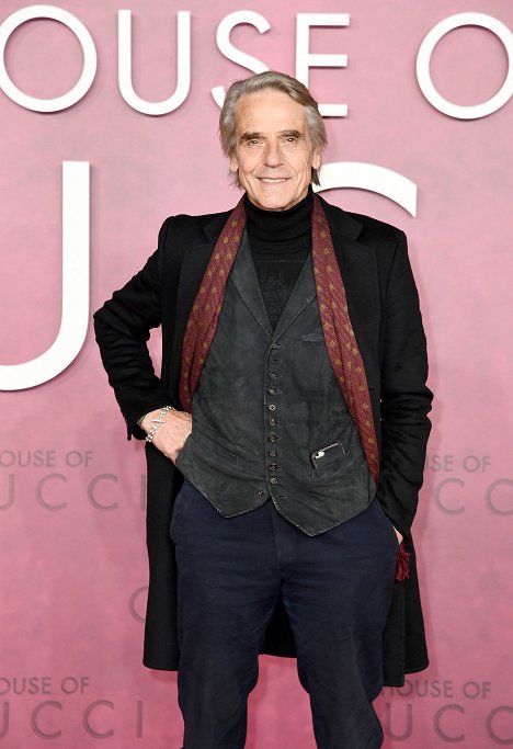 UK Premiere Of "House of Gucci" at Odeon Luxe Leicester Square on November 09, 2021 in London, England - Jeremy Irons - House of Gucci - Evenementen
