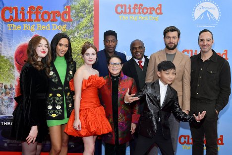 New York Special Screening of ’Clifford the Big Red Dog’ at the Scholastic Inc. Headquarters on November 04, 2021 in New York - Mia Ronn, Bear Allen-Blaine, Darby Camp, Keith Ewell, Tovah Feldshuh, Ty Jones, Izaac Wang, Jack Whitehall, Tony Hale - Clifford der große rote Hund - Veranstaltungen