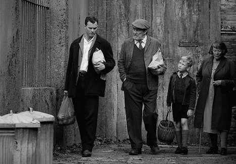 Jamie Dornan, Ciarán Hinds, Jude Hill, Judi Dench