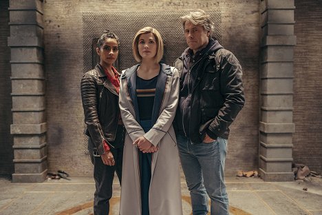 Mandip Gill, Jodie Whittaker, John Bishop - Doctor Who - The Halloween Apocalypse - De la película