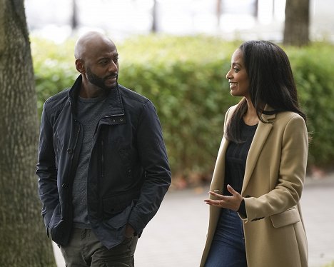 Romany Malco, Azie Tesfai - A Million Little Things - Stay - Filmfotos