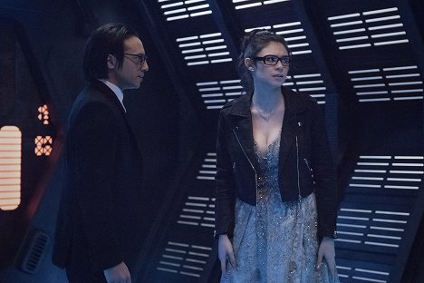 Jesse Rath, Nicole Maines - Supergirl - Prom Again! - Z filmu