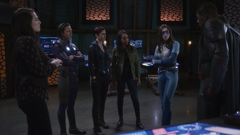 Katie McGrath, Jesse Rath, Chyler Leigh, Azie Tesfai, Nicole Maines, David Harewood - Supergirl - Fear Knot - Z filmu