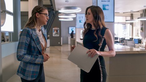 Melissa Benoist, Julie Gonzalo - Supergirl - Bienvenida a casa, Kara - De la película