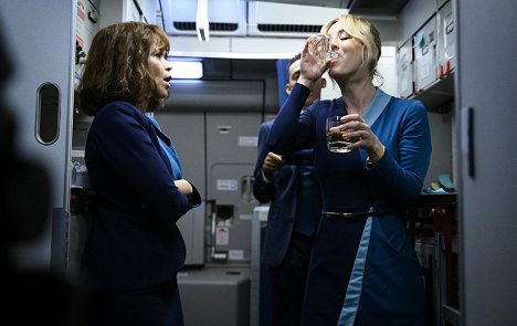 Rosie Perez, Kaley Cuoco - The Flight Attendant - Flirt mit Folgen - Filmfotos
