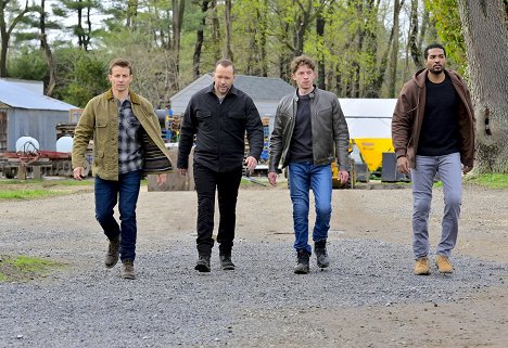 Will Estes, Donnie Wahlberg, Will Hochman, Shannon Wallace - Blue Bloods - Crime Scene New York - Justifies the Means - Photos