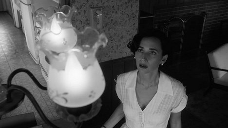 Rebecca Dayan - American Horror Story - Amelia Earhart - Filmfotos