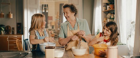 Amund W. Blakstvedt, Marit Opsahl Grefberg, Petronella Nygaard - Granny & the Kids - Photos