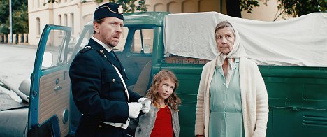 Robert Skjærstad, Petronella Nygaard, Marit Opsahl Grefberg - Mormor og de åtte ungene - Filmfotók