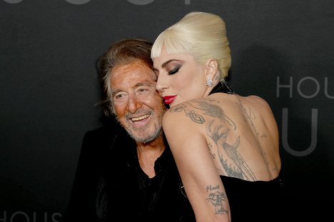 New York Premiere of "House of Gucci" on November 16, 2021 - Al Pacino, Lady Gaga - Klan Gucci - Z akcií