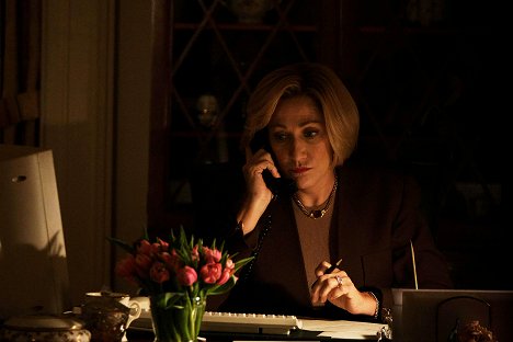 Edie Falco - American Crime Story - The Wilderness - Photos