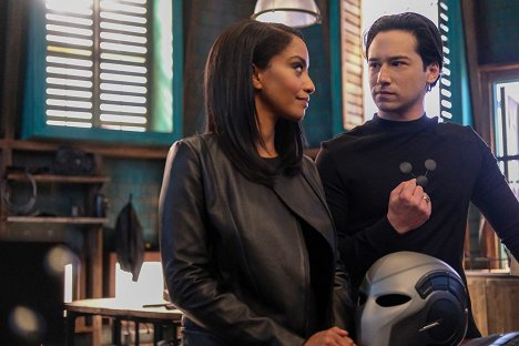 Azie Tesfai, Jesse Rath - Supergirl - Blind Spots - Film