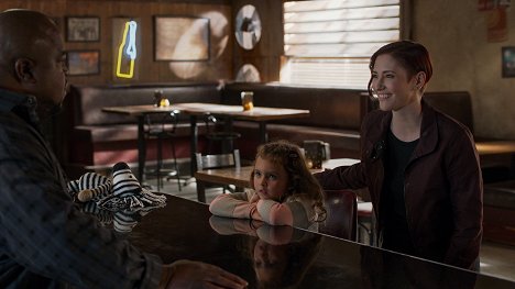 Mila Jones, Chyler Leigh - Supergirl - I Believe in a Thing Called Love - Photos