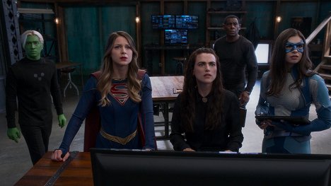 Jesse Rath, Melissa Benoist, Katie McGrath, David Harewood, Nicole Maines - Supergirl - Truth or Consequences - Photos