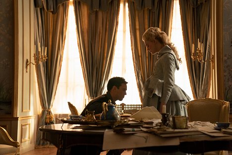 Nicholas Hoult, Elle Fanning - The Great - A moi le trône ! - Film