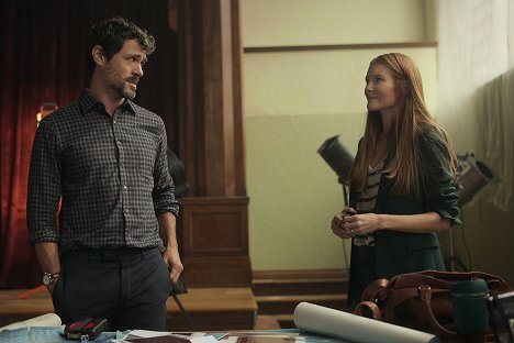 Brendan Hines, Darby Stanchfield - Locke & Key - The Head and the Heart - Photos