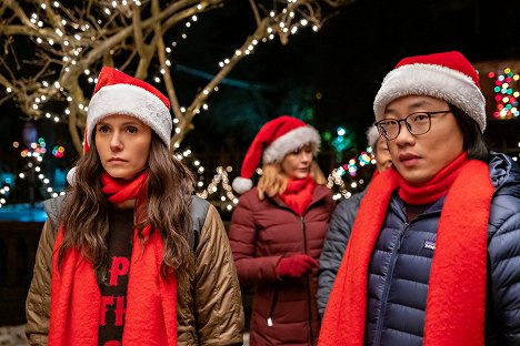 Nina Dobrev, Jimmy O. Yang - Love Hard - Kuvat elokuvasta