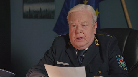 János Gálvölgyi - Keresztanyu - A mentőakció - De la película