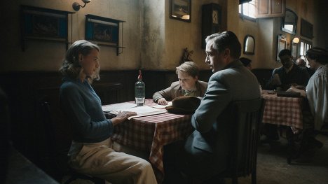 Jytte-Merle Böhrnsen, Julius Weckauf, Volker Bruch - Der Pfad - Filmfotos