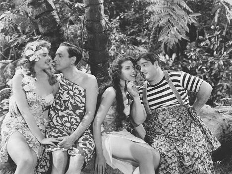 Marie McDonald, Bud Abbott, Nan Wynn, Lou Costello - Hula-poikain paratiisi - Kuvat elokuvasta