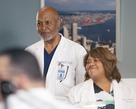 James Pickens Jr., Chandra Wilson - Grey's Anatomy - It Came Upon a Midnight Clear - Photos