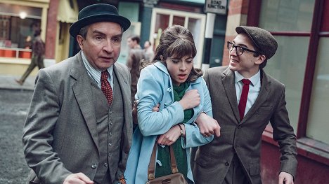 Eddie Marsan, Agnes O'Casey - Ridley Road - Episode 1 - De la película