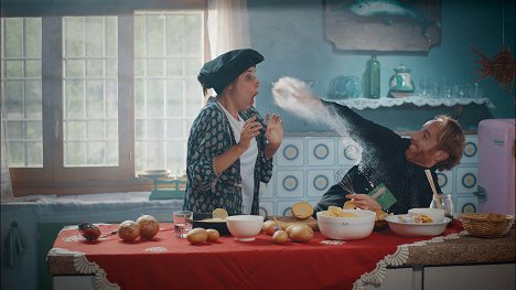 Teresa Ferrer, Carlos Aguillo - Tengamos la fiesta en paz - Kuvat elokuvasta