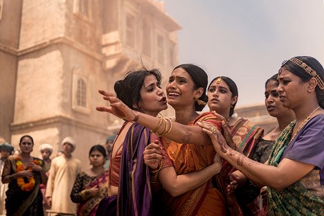 Shivani Ghai, Rizelle Januk - Cesta kolem světa za 80 dní - Epizoda 4 - Z filmu