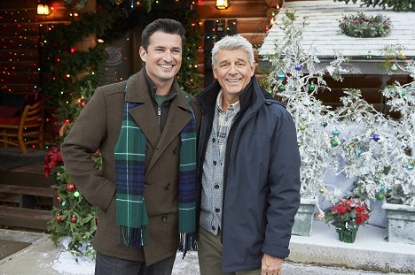 Wes Brown, Christopher Cousins - Check Inn to Christmas - Photos