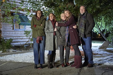 Anna Daines, Rachel Boston, Richard Karn - Check Inn to Christmas - De la película