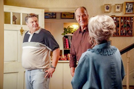 Lance Barber, Craig T. Nelson - Young Sheldon - Sisyphos und Lollipop - Filmfotos