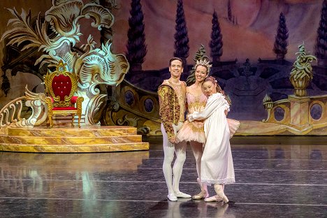 Sascha Radetsky, Amy Acker, Sophia Lucia - A Nutcracker Christmas - Photos