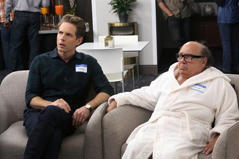 Glenn Howerton, Danny DeVito - Philadelphia - L'Heure a sonné pour la bande - Film